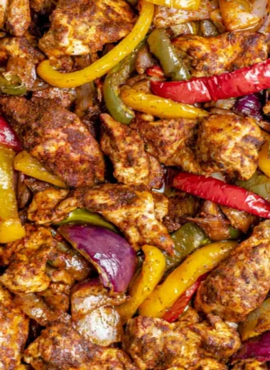 Delicious sheet pan chicken fajitas with vibrant peppers and onions ready to serve.